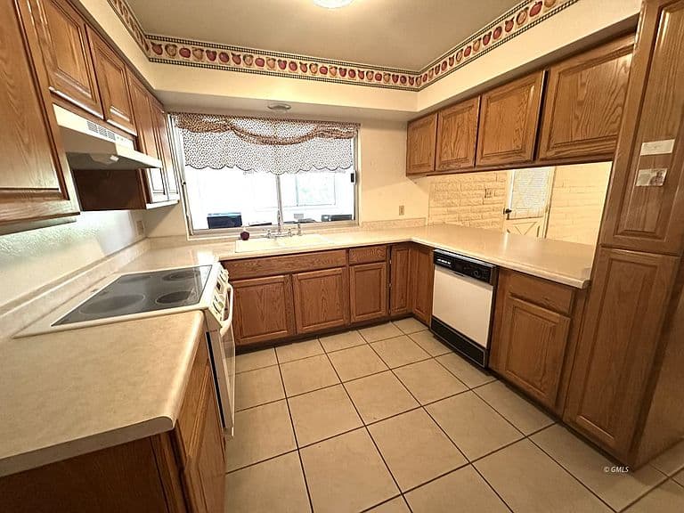 5746 Maple Leaf St photo 5
