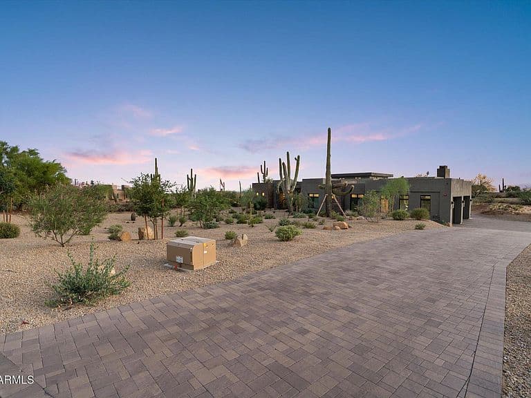 9243 E VISTA Drive photo 3