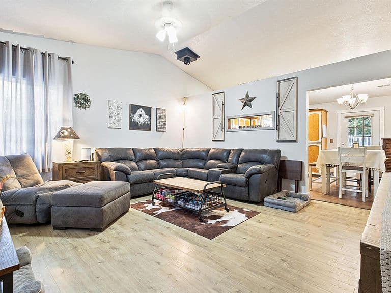 360 N Center St photo 5