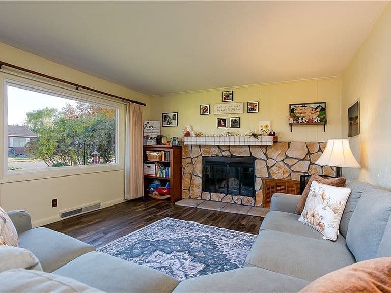 2013 Clark Ave photo 2