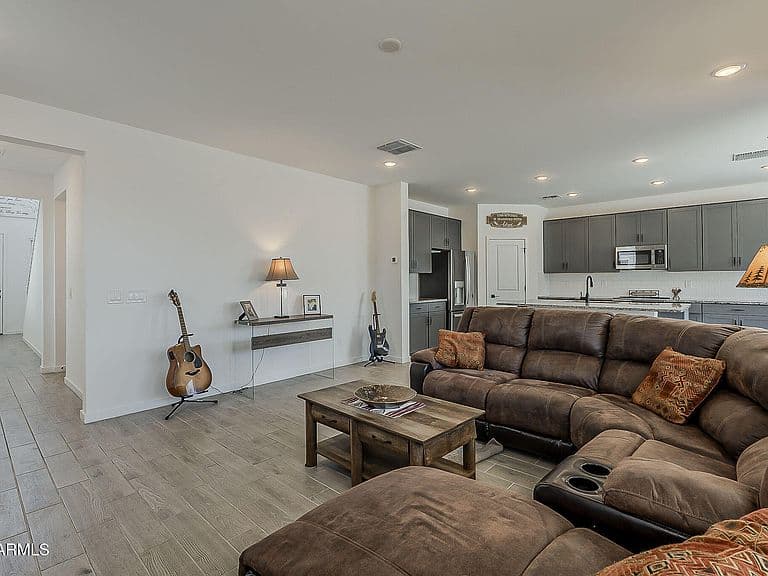 7403 W STATE Avenue photo 4
