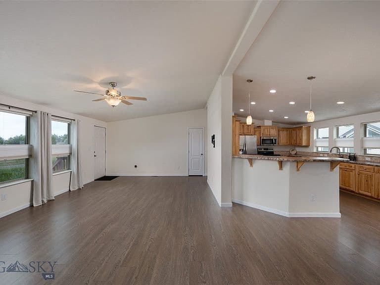 607 Meadow Cir photo 3