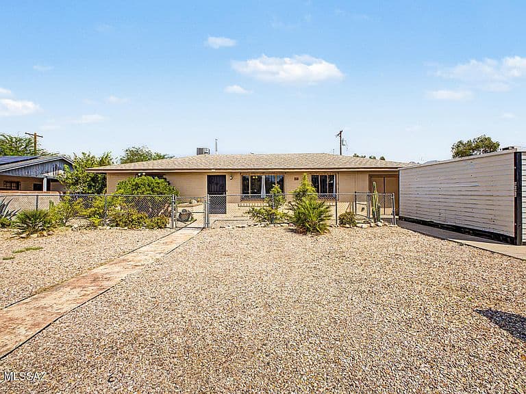 725 E McMillan Dr photo 3