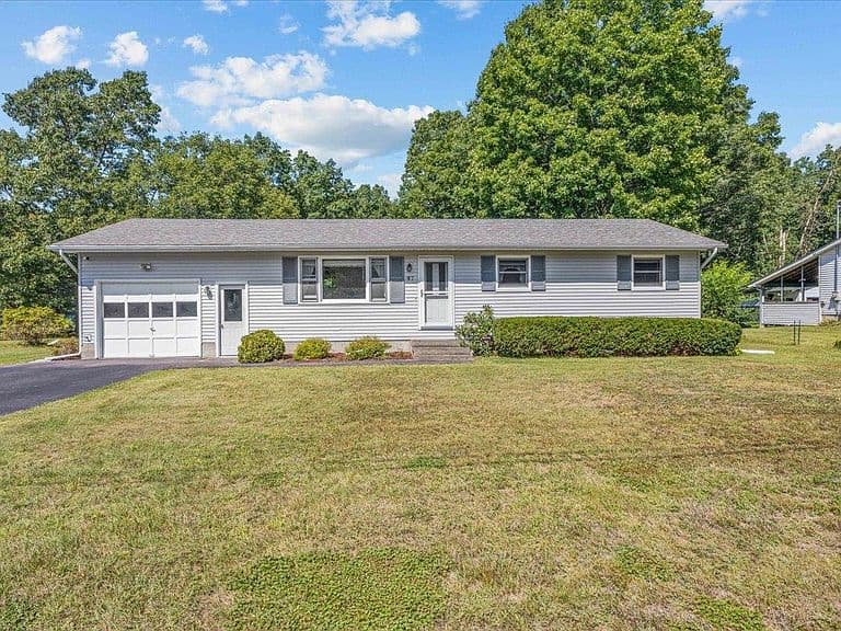 97 Pine Lane photo 1