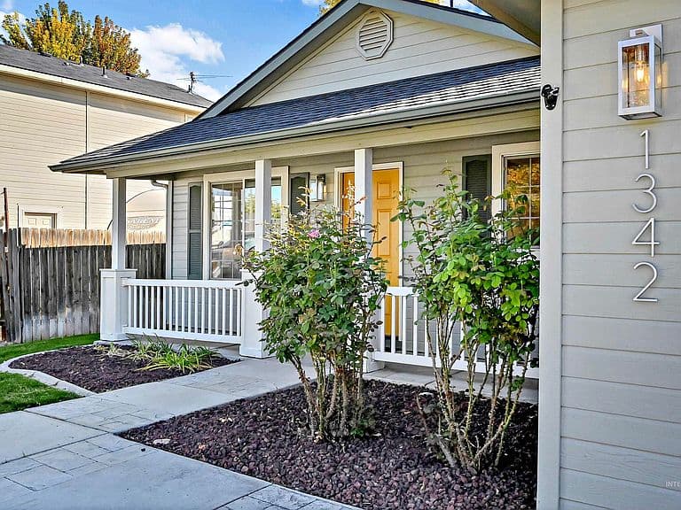 1342 N El Camino Ave photo 2