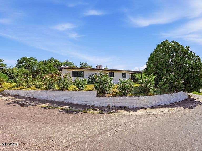2076 N Calle Trinidad photo 1