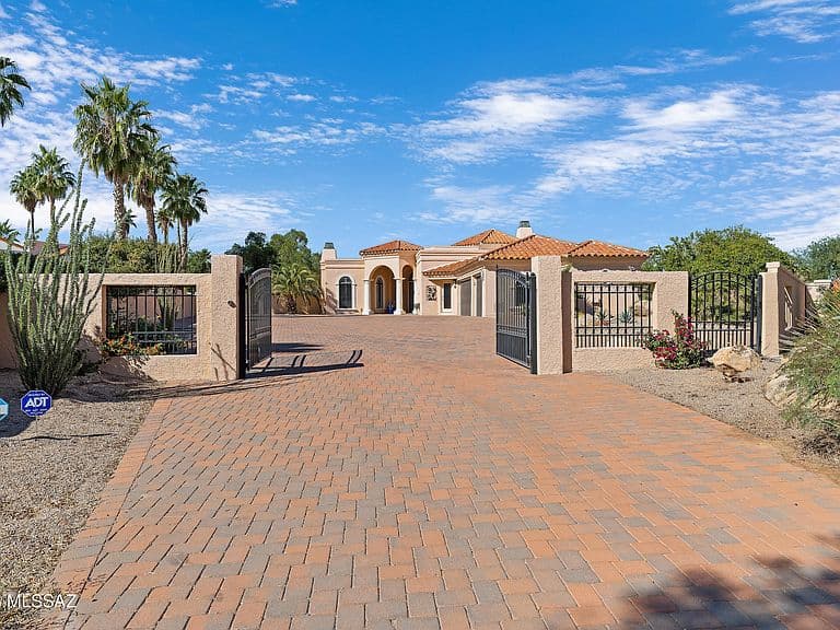 8513 N Nob Hill Dr photo 3