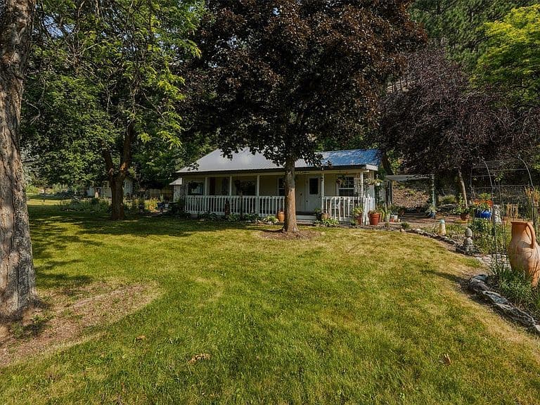 1550 Tremper Dr photo 4