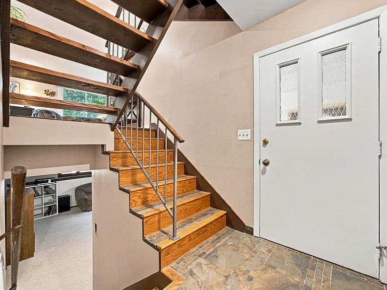 2346 Demores Dr S photo 5