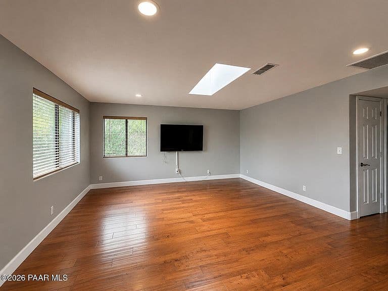 1320 N Lois Dr photo 4