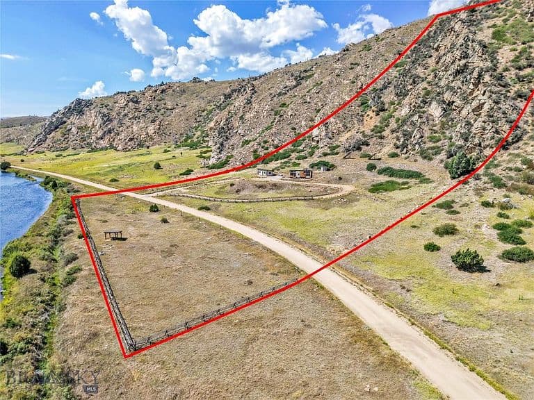 279 N Bear Trap Canyon Rd photo 4