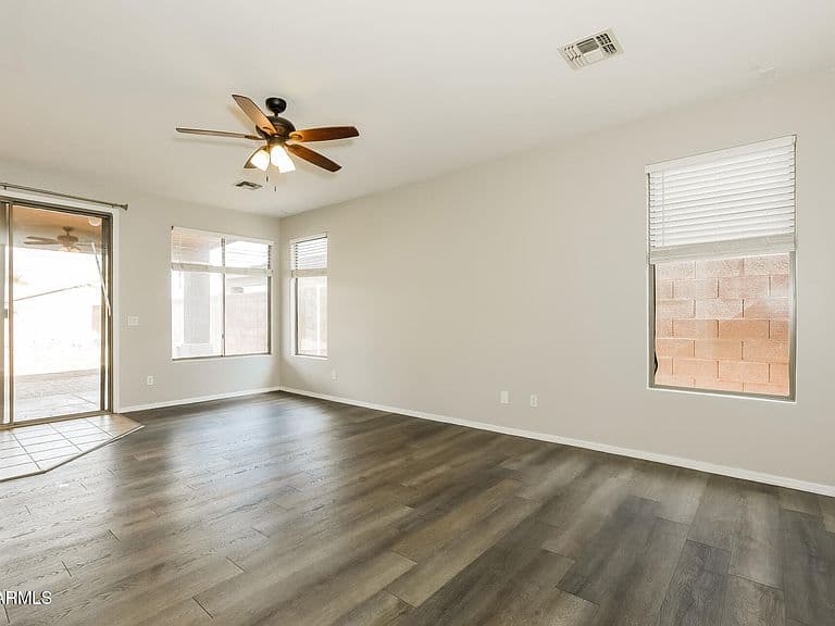 10 E MILL REEF Drive photo 3