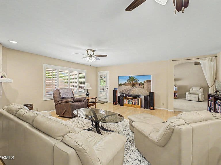 9146 W ORAIBI Drive photo 3