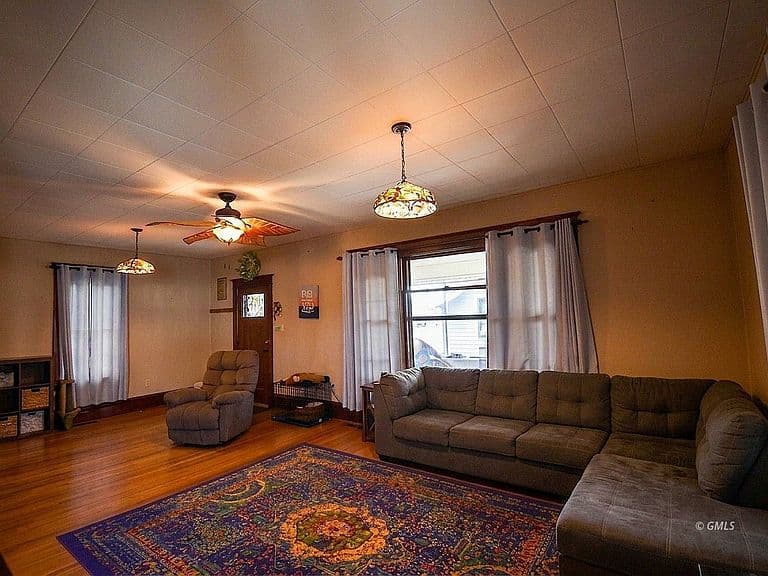 327 N River Ave photo 5