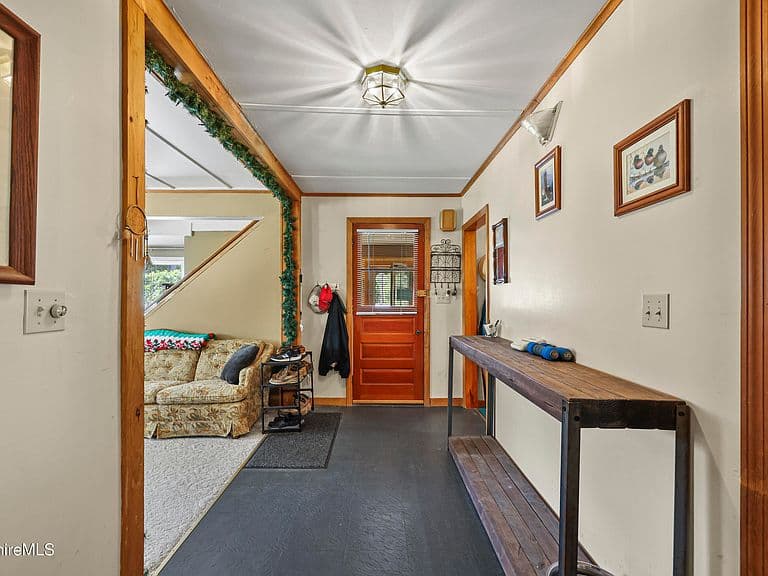 55 Canedy Ln photo 5