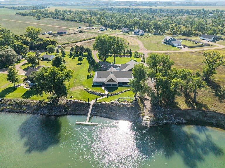 3228 River Place Dr N photo 1
