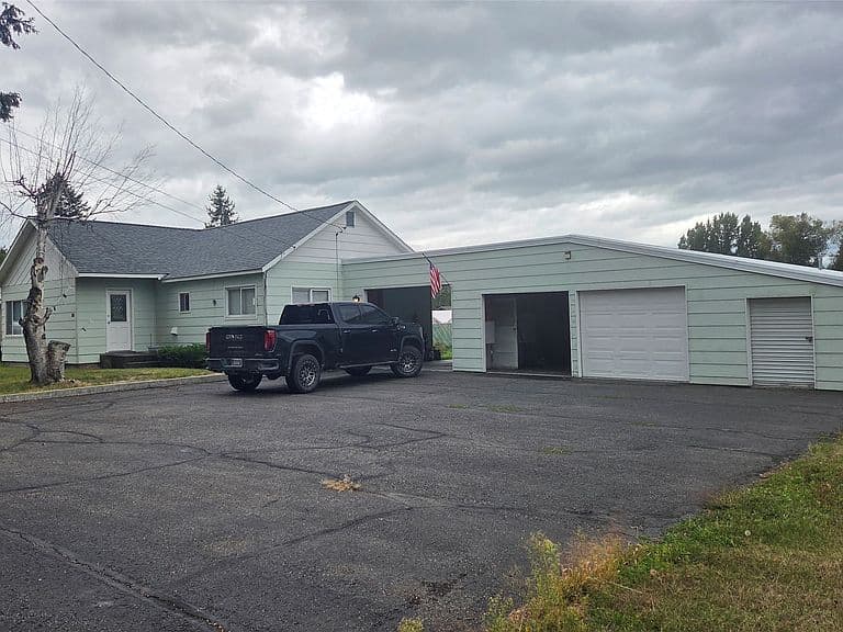 36 Willow Dr photo 1