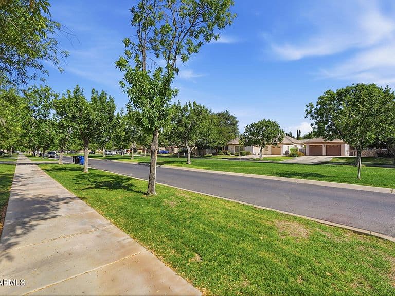 2808 E PARK Avenue photo 3