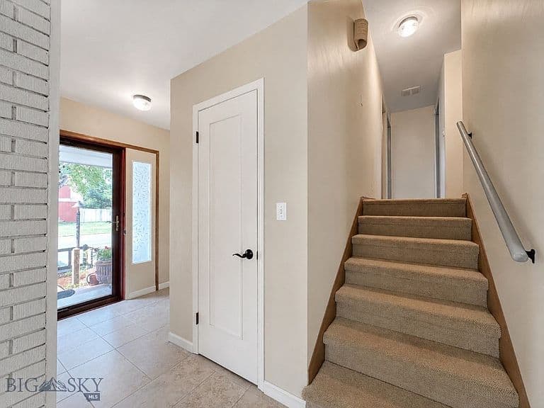 1211 S Black Ave photo 3