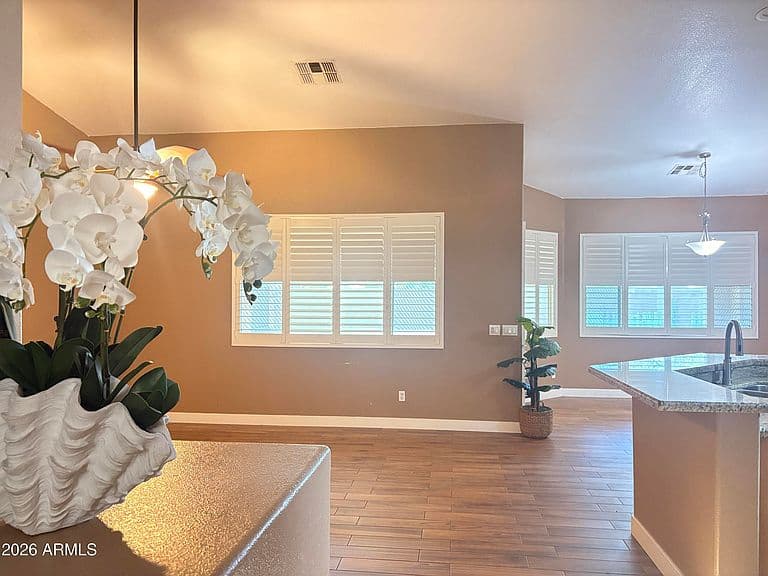 1735 E BARTLETT Place photo 4
