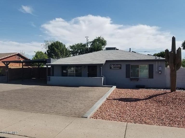 813 E GLENDALE Avenue photo 1