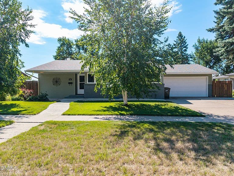 915 W Avenue C photo 3