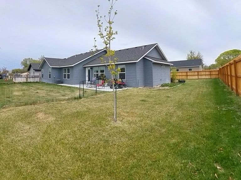808 Adell Ave photo 4