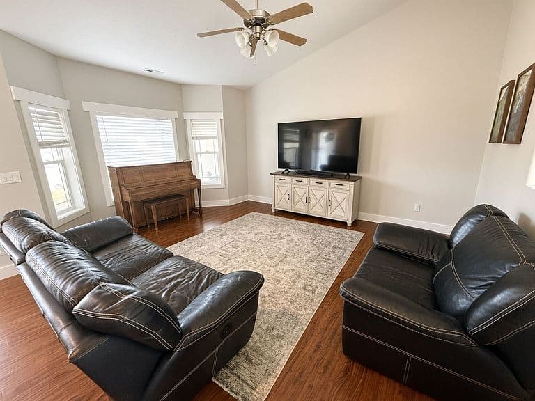 141 Powderhorn Dr photo 3