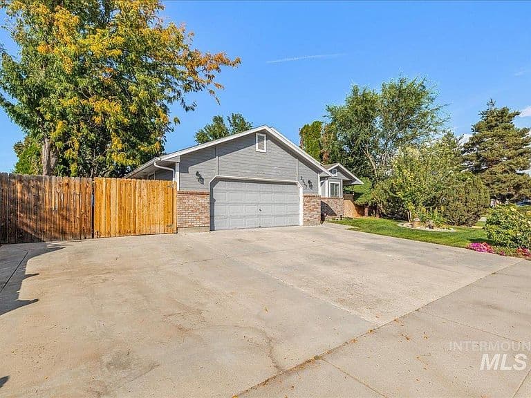 2947 S Garden St photo 2