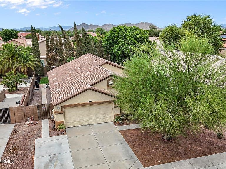 8830 W SALTER Drive photo 3