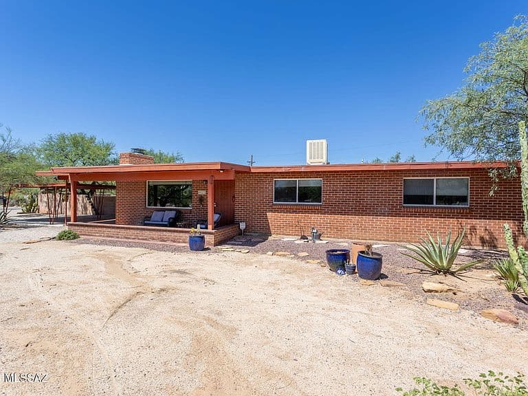 8625 N Mulberry Dr photo 4