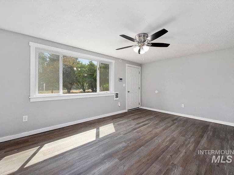 110 Park St photo 4