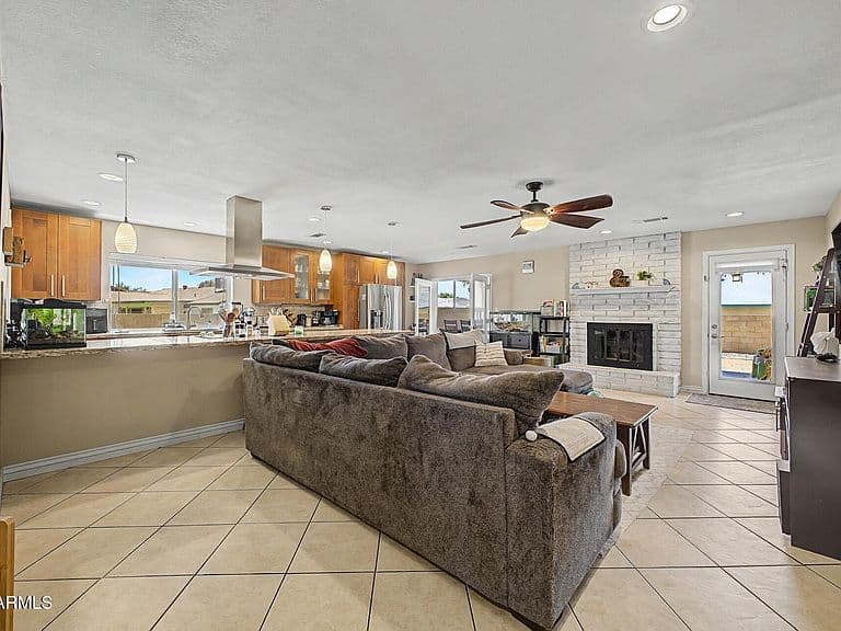 4061 E KAREN Drive photo 3