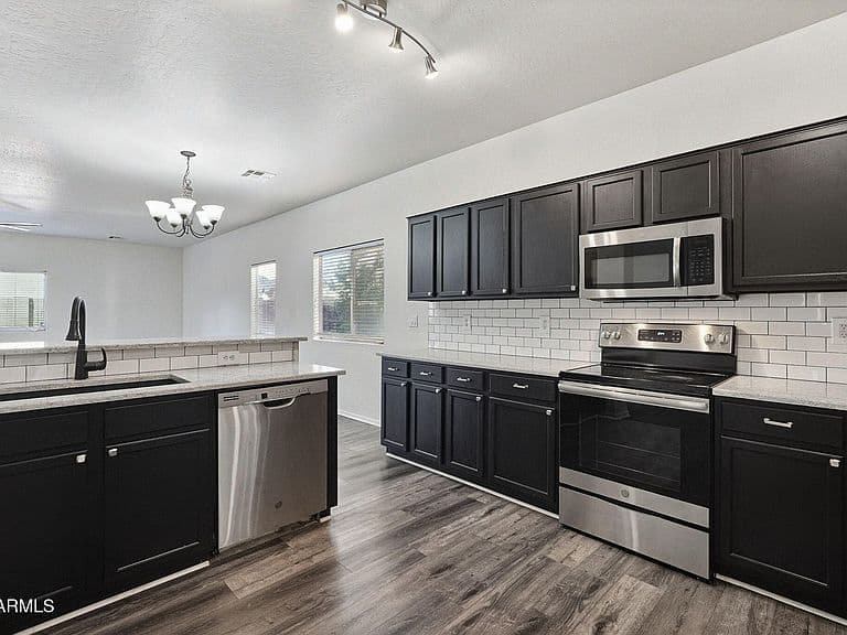 440 E SADDLE Way photo 3