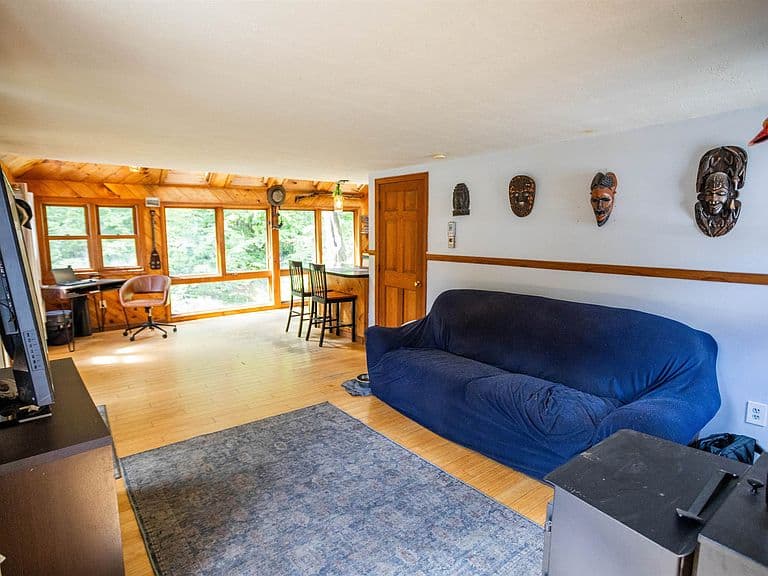 60 Forest Road photo 5