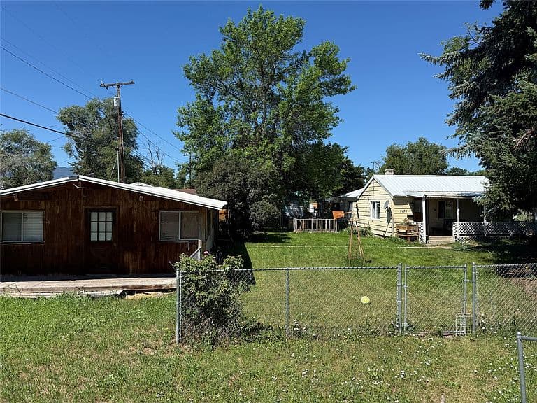 2135 Schilling St photo 3