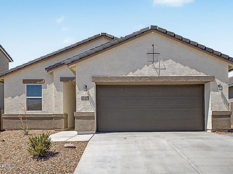 1816 W SOMBRA Avenue photo 3