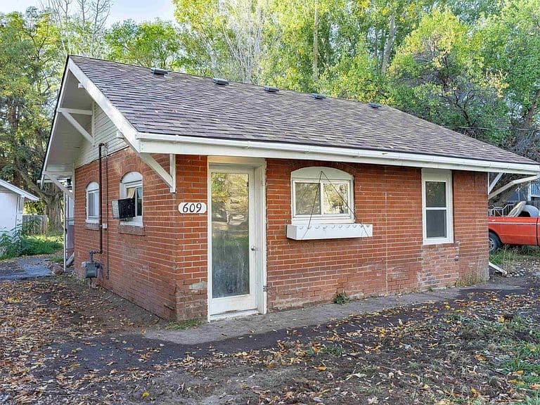 609 S F St photo 1