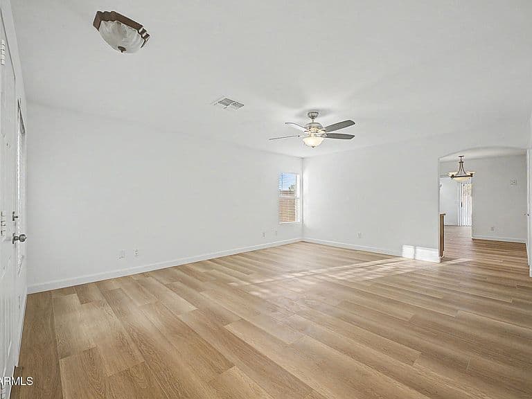 12417 N EL FRIO Street photo 4