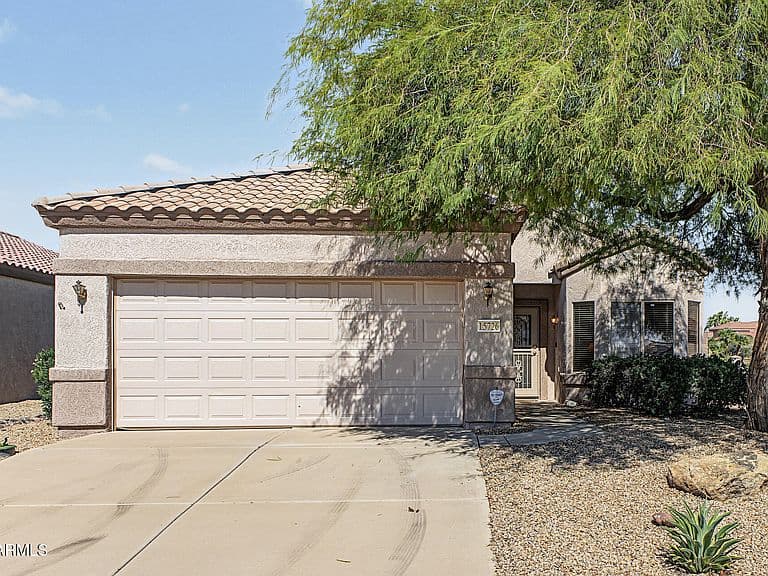 15726 W ARROWHEAD Drive photo 2