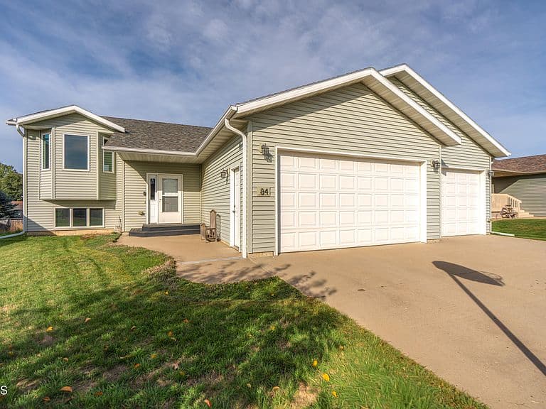 84 Haywood Dr photo 1