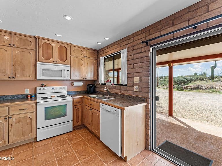 1605 S Corral Drive photo 4