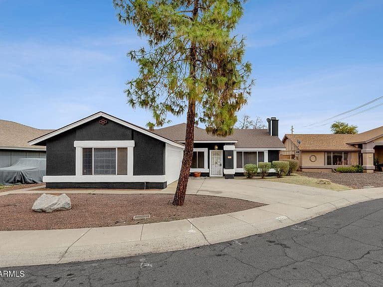 5021 N 86th Ave photo 2