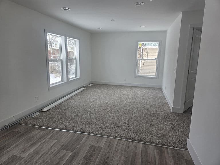420 Custer St photo 3