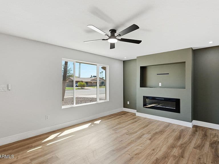 5406 S COLLEGE Avenue photo 4