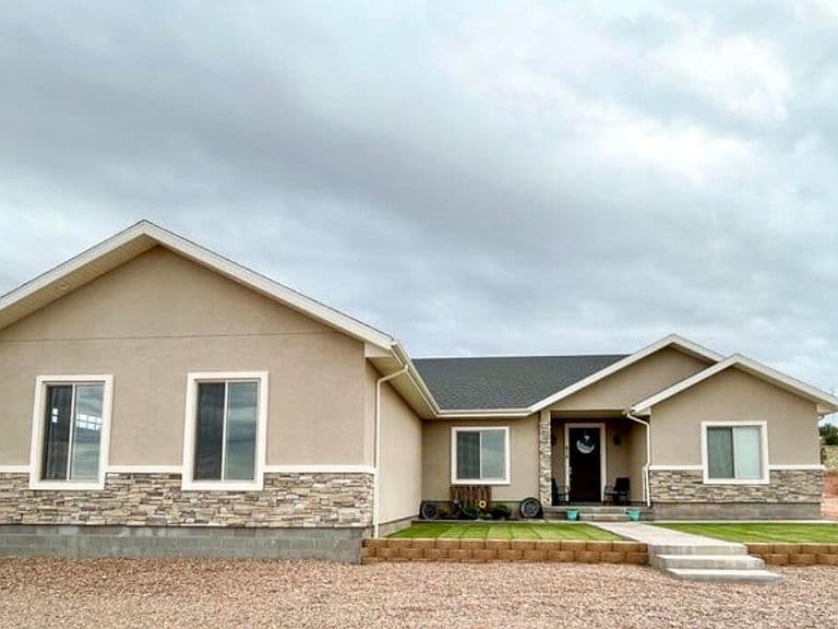 819 E Tumbleweed Ln photo 1