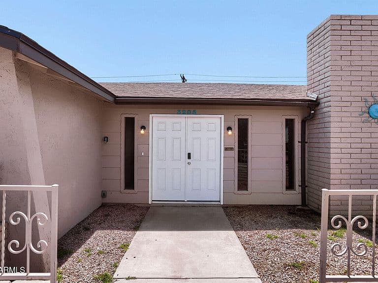 3205 W MARIPOSA Street photo 2
