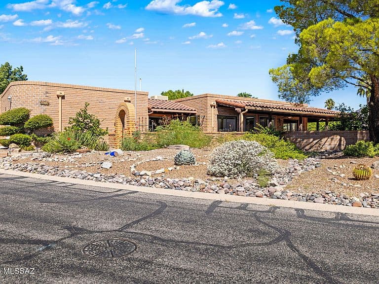 1618 W Calle Hacienda photo 1