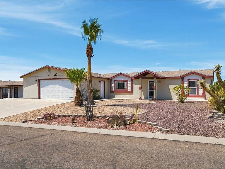 2719 E Vicki Avenue photo 2