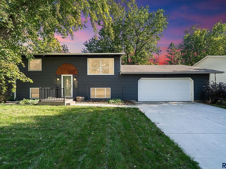 3924 S Morrow Dr photo 1
